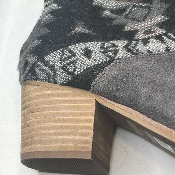 TOMS’ Women's Gray Leila Aztec Ankle Booties Size 7 Chunky Heel Tassels Western - Picture 8 of 12